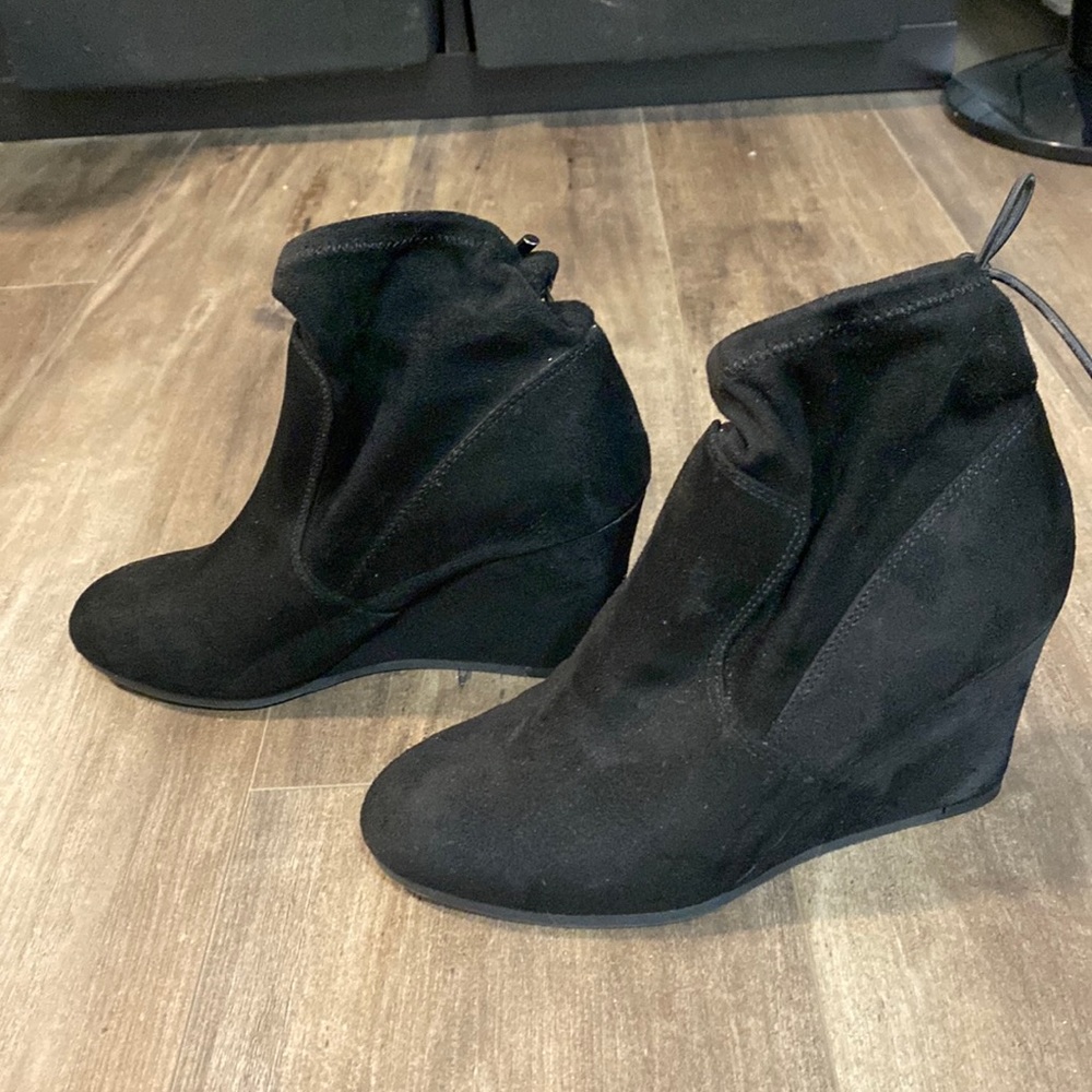 Lexie & Abbie wedge booties